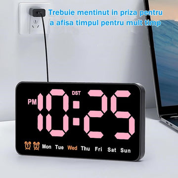 Ceas Digital de Masă și Perete 11x21cm cu LED Roz, Alarma, Calendar, Temperatura și Funcție Snooze – Mod de Noapte pentru Birou sau Dormitor