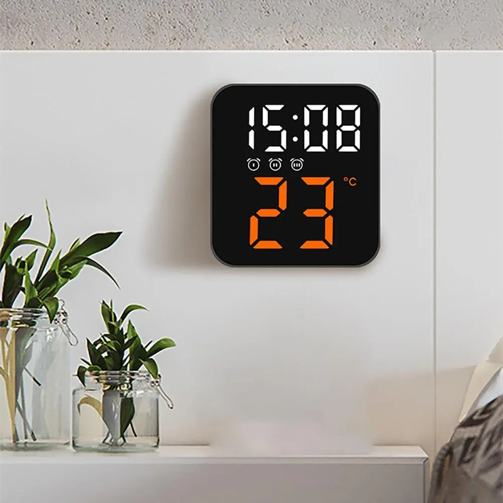Ceas Digital de Masa cu Lumina Led Portocaliu, 3 Alarme, Calendar, Temperatura, Functie Snooze, 2 Trepte de Intensitate, Mod de Noapte - Frize